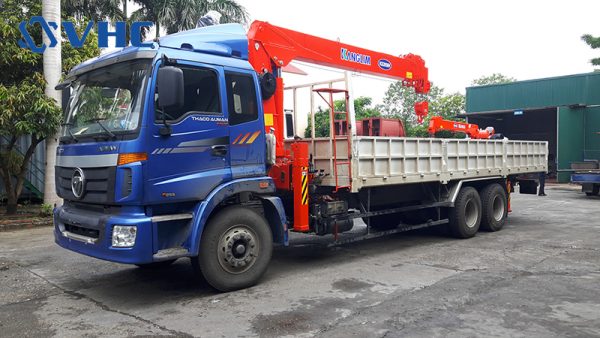 Xe cẩu tự hành 8 tấn trên Thaco Auman C240